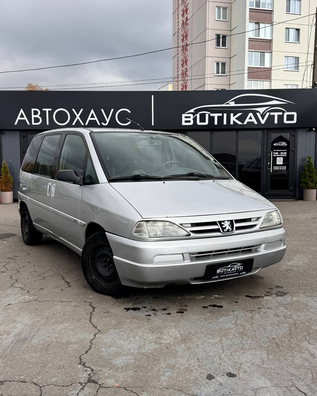  806 221