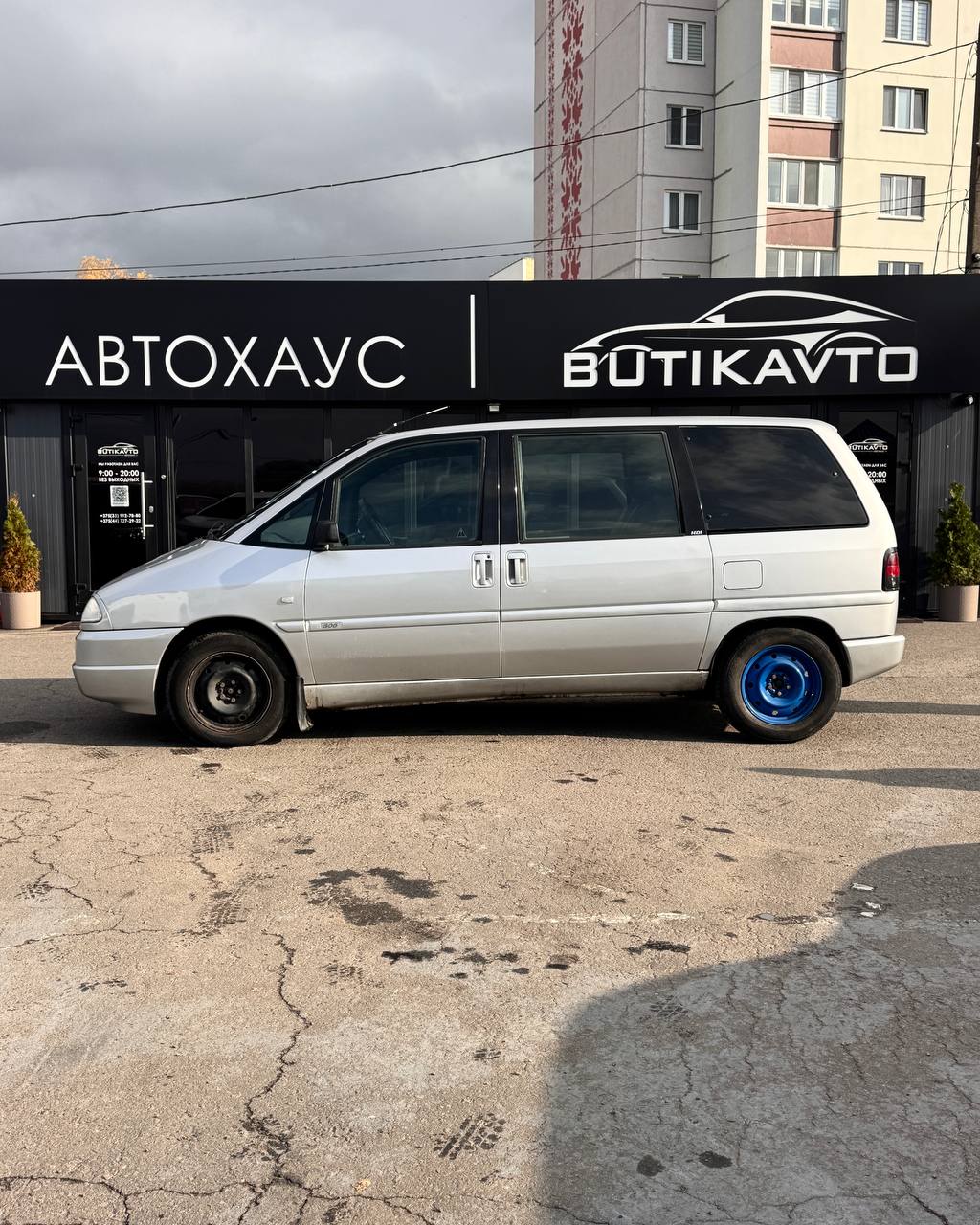  806 221