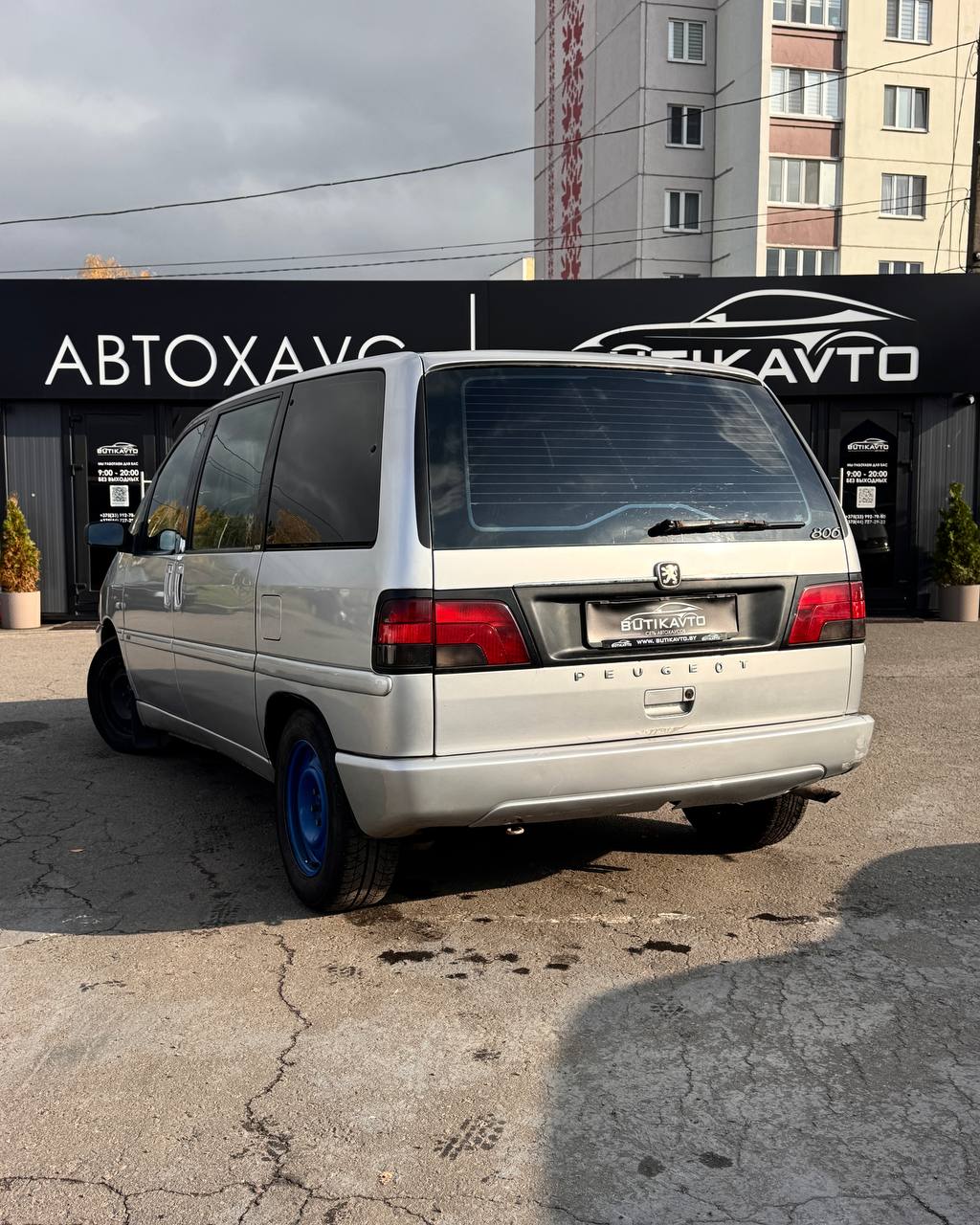  806 221