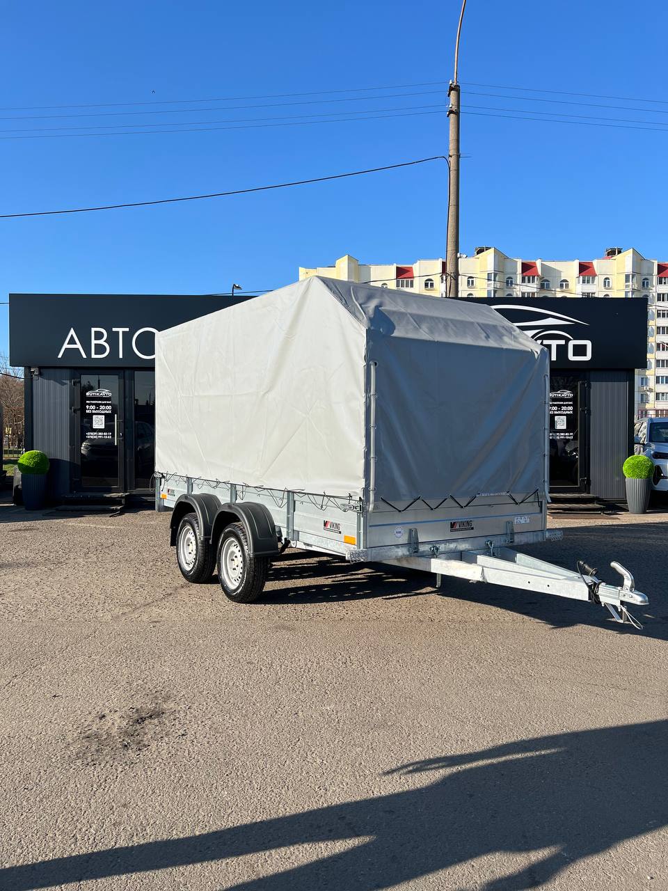 Прицеп для автомобиля Викинг 1535 X2 (2 оси) борт 290мм с тентом с каркасом 1350мм