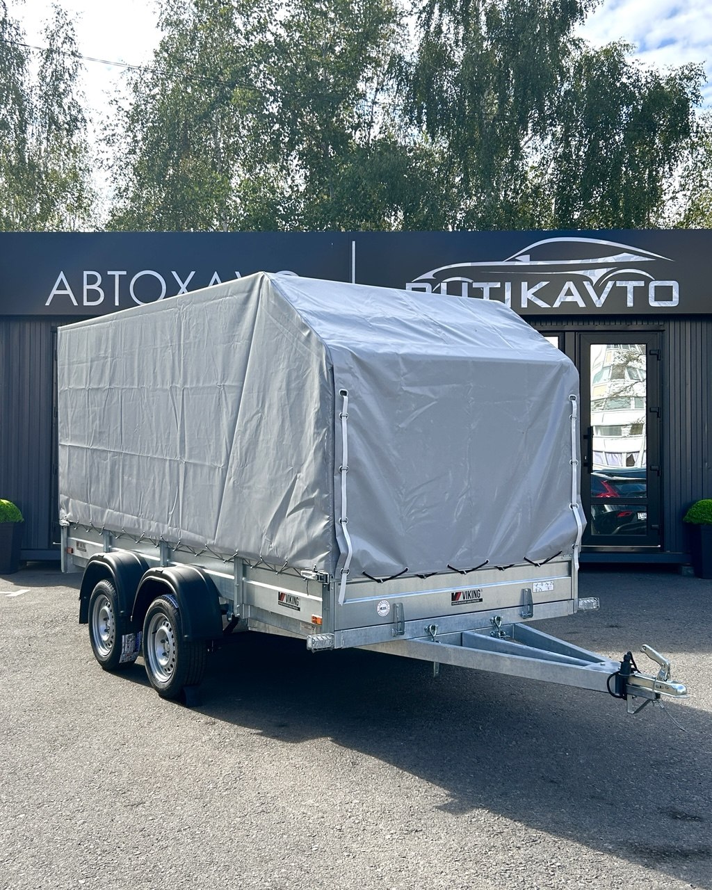 Прицеп для автомобиля Викинг 1535 X2 (2 оси) борт 290мм с тентом с каркасом 1350мм